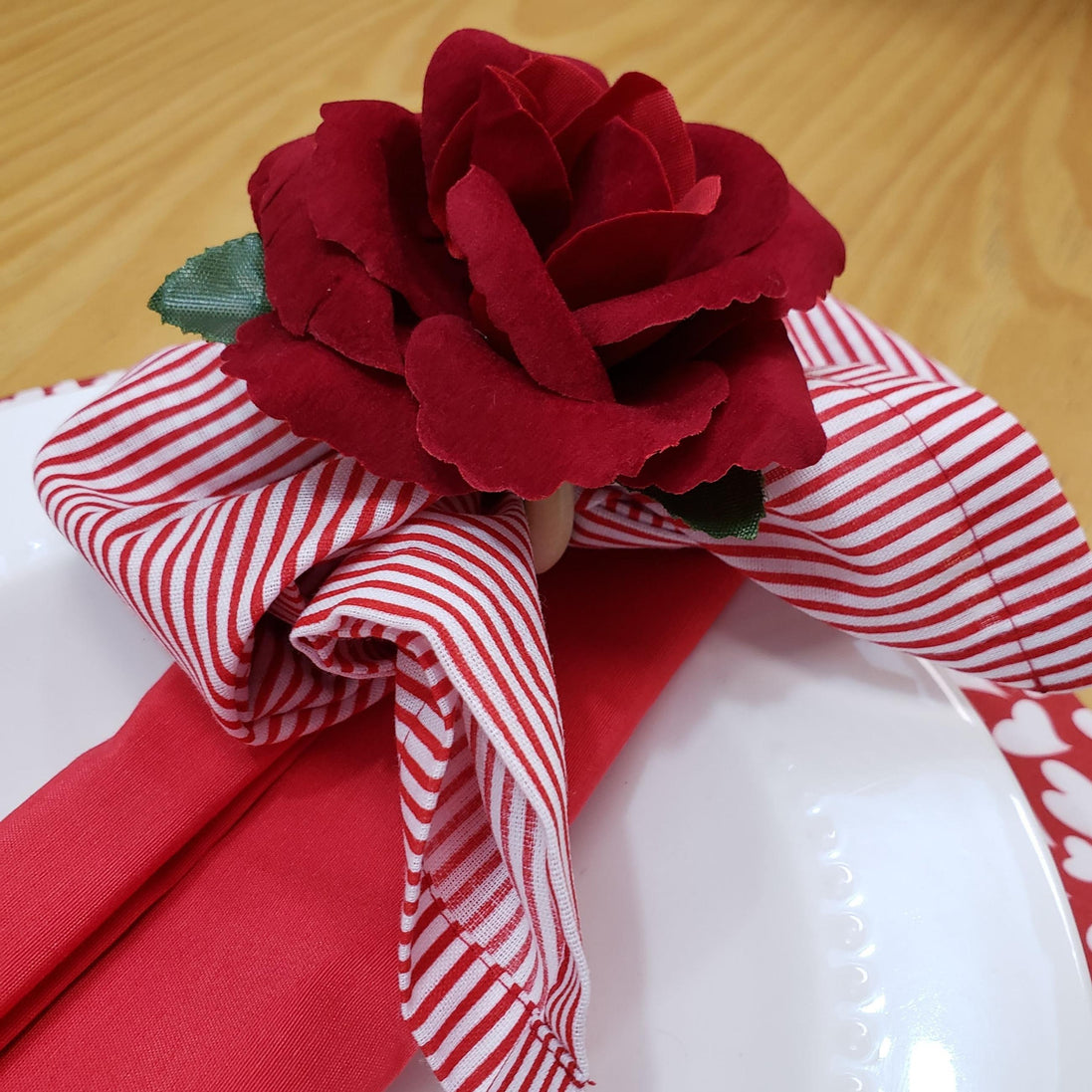 Maison Charlô | Wholesale Set of 40 Wholesale Red Colombiana Rose Flower Rosebud Napkin Rings Ecofriendly Pack