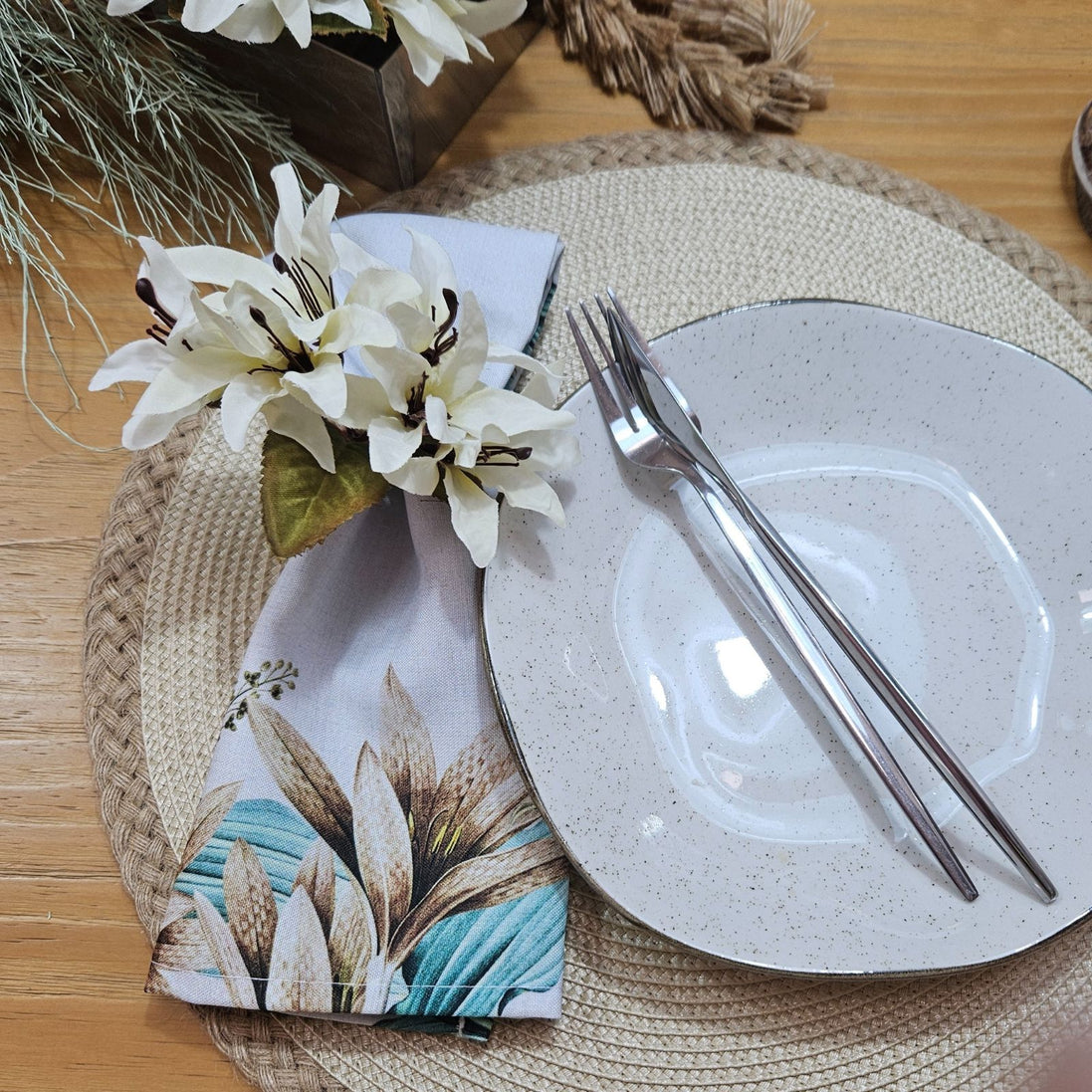 Maison Charlo Set of 4 Off White Lilies Charm Flower Napkin Rings