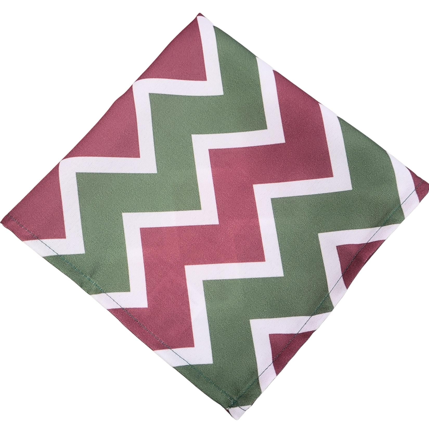 Charlo's Christmas Cloth Napkins Set of 4 Chevron Red Green 16