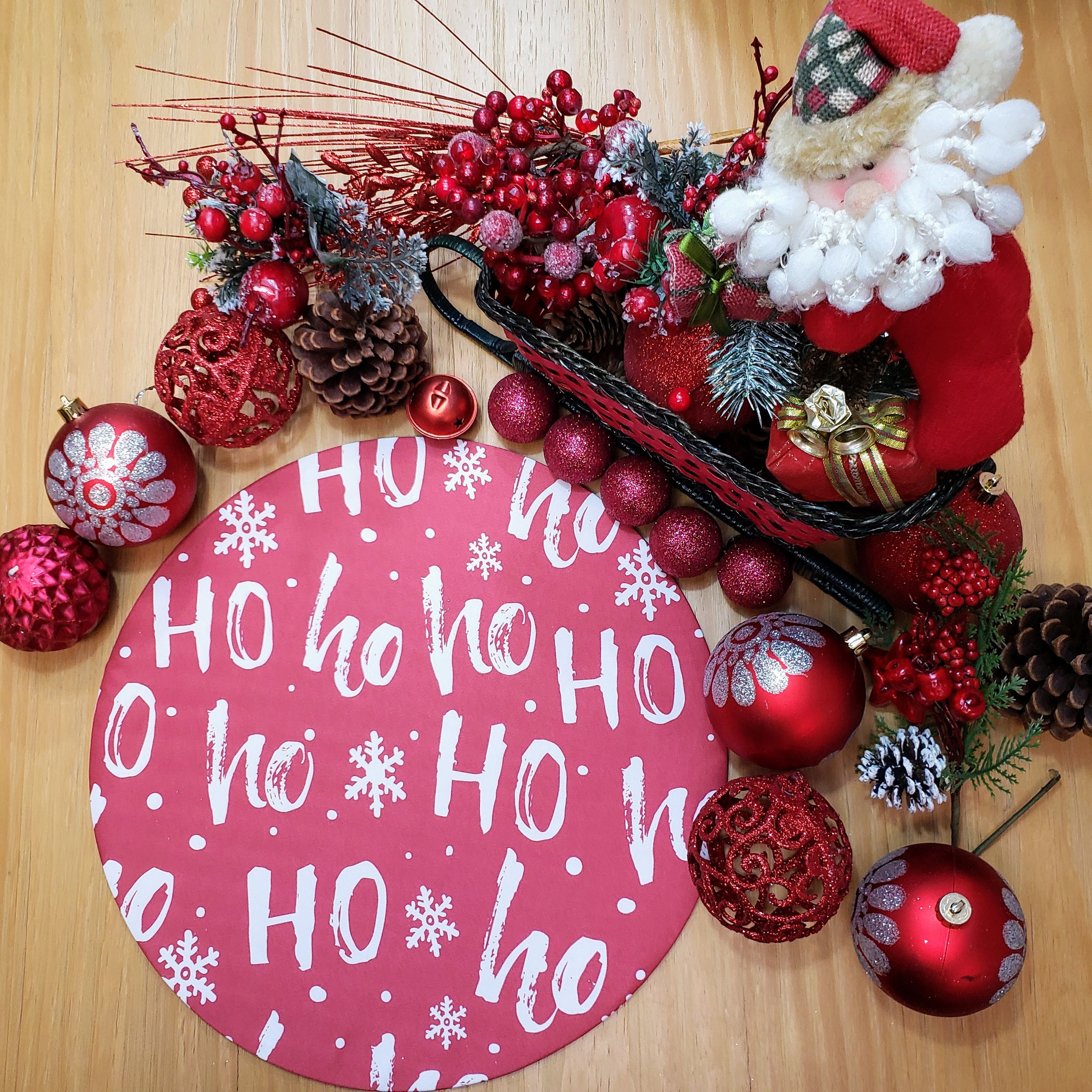 Set of 4 Round Placemats Covers Ho Ho Ho Cloth 14