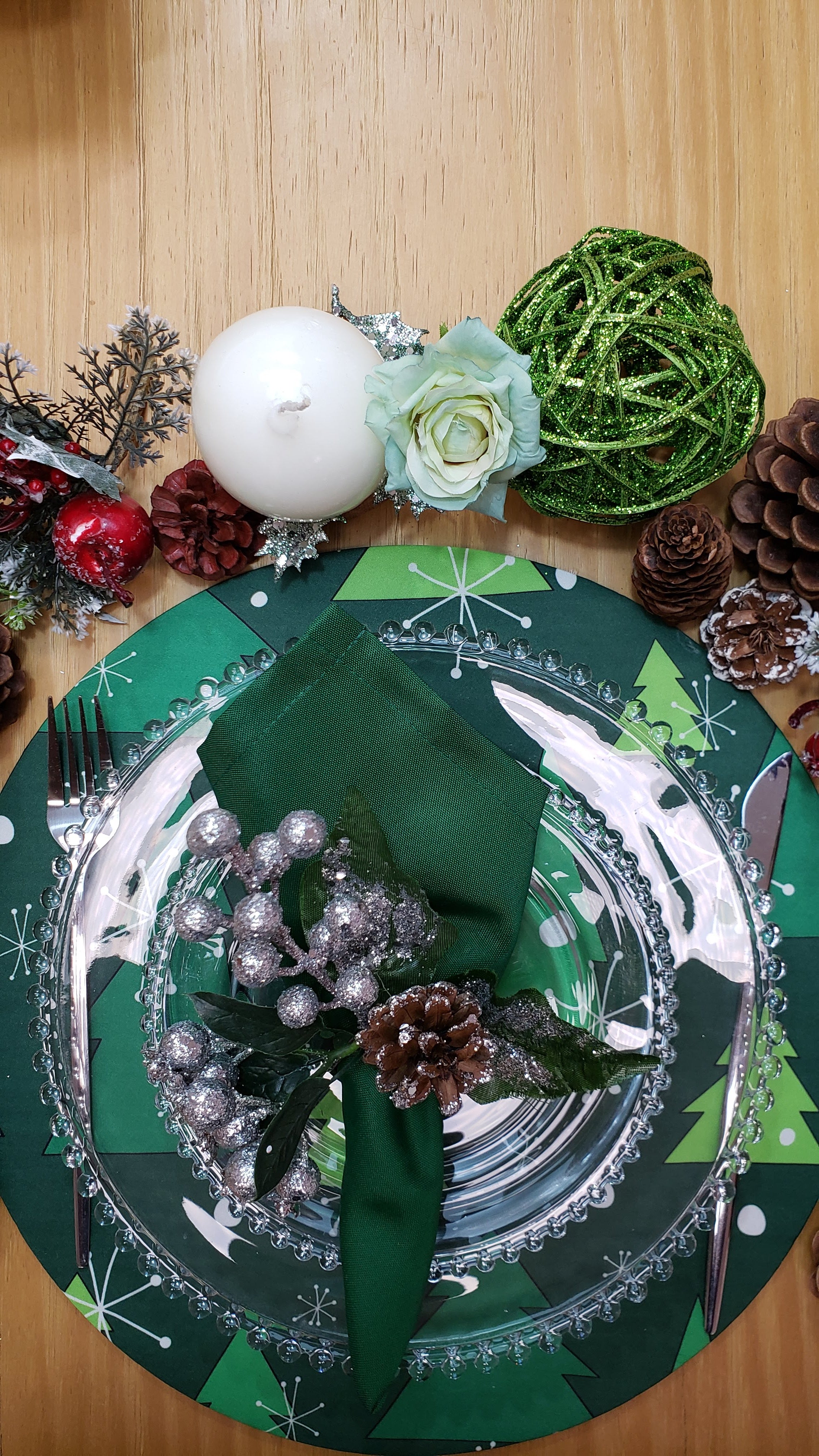 Set of 4 Round Placemats Covers Green Christmas Tree Cloth 14