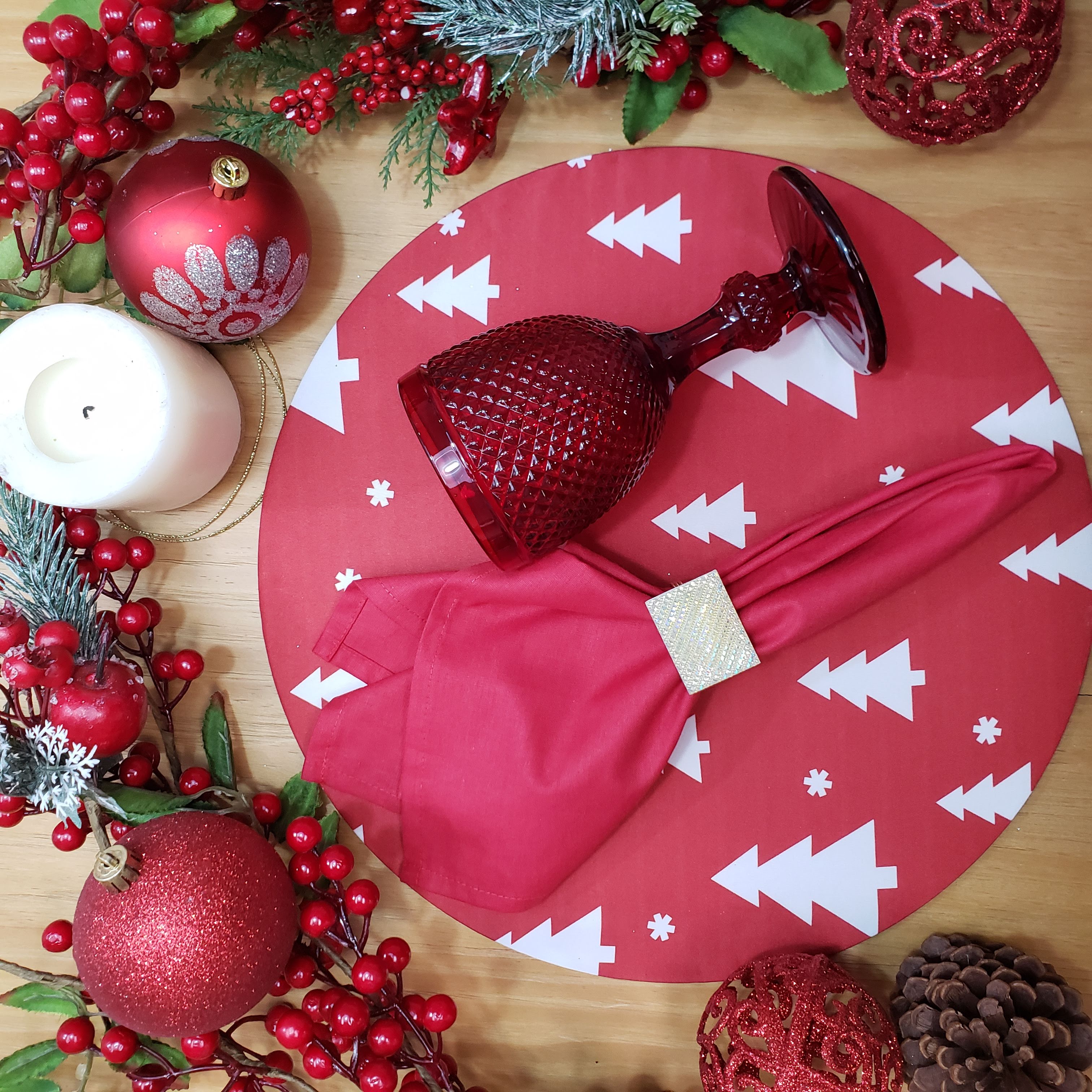 Set of 4 Round Placemats Covers Christmas Tree Cloth 14