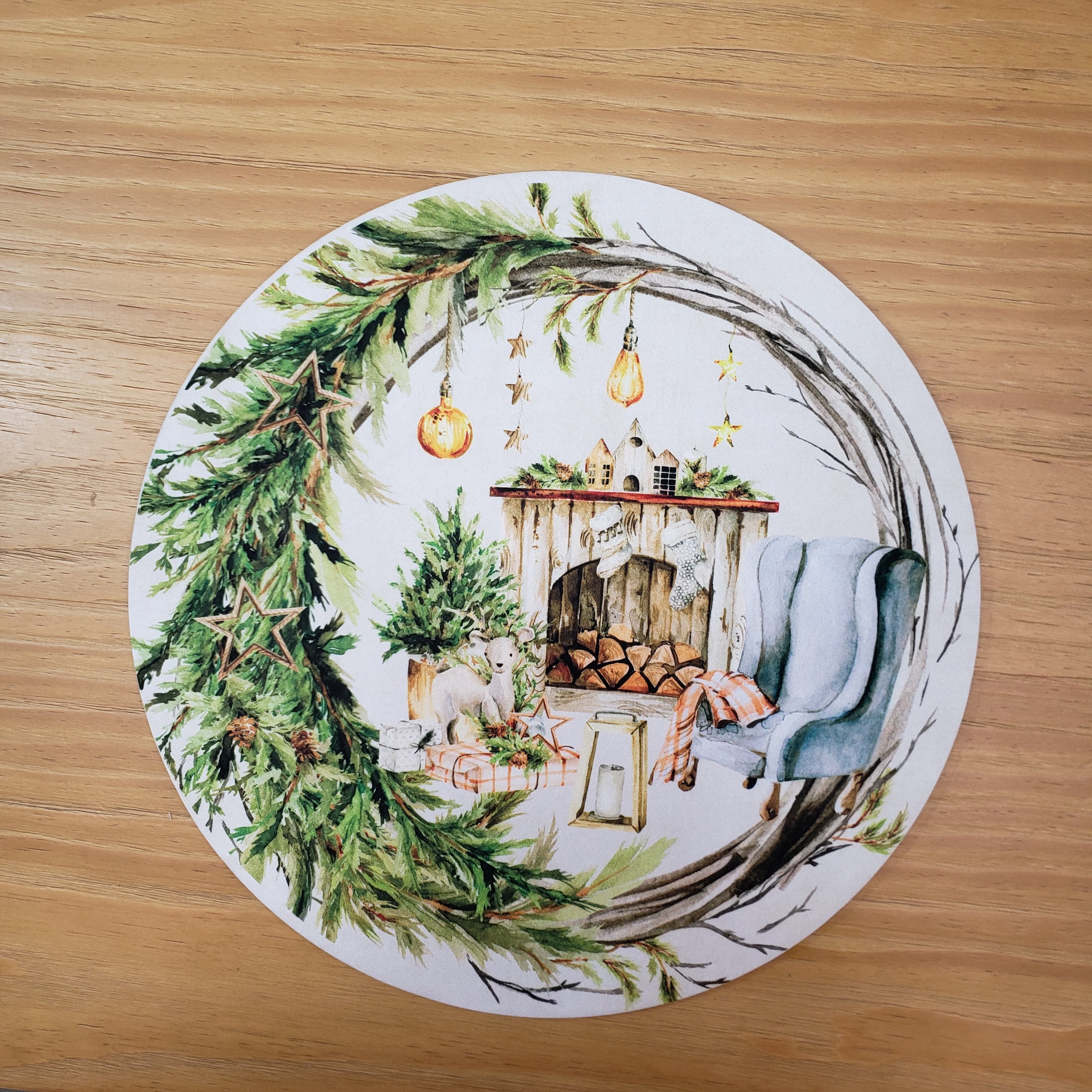 Set of 4 Round Placemats Covers Wreath Fireplace Christmas Cloth 14