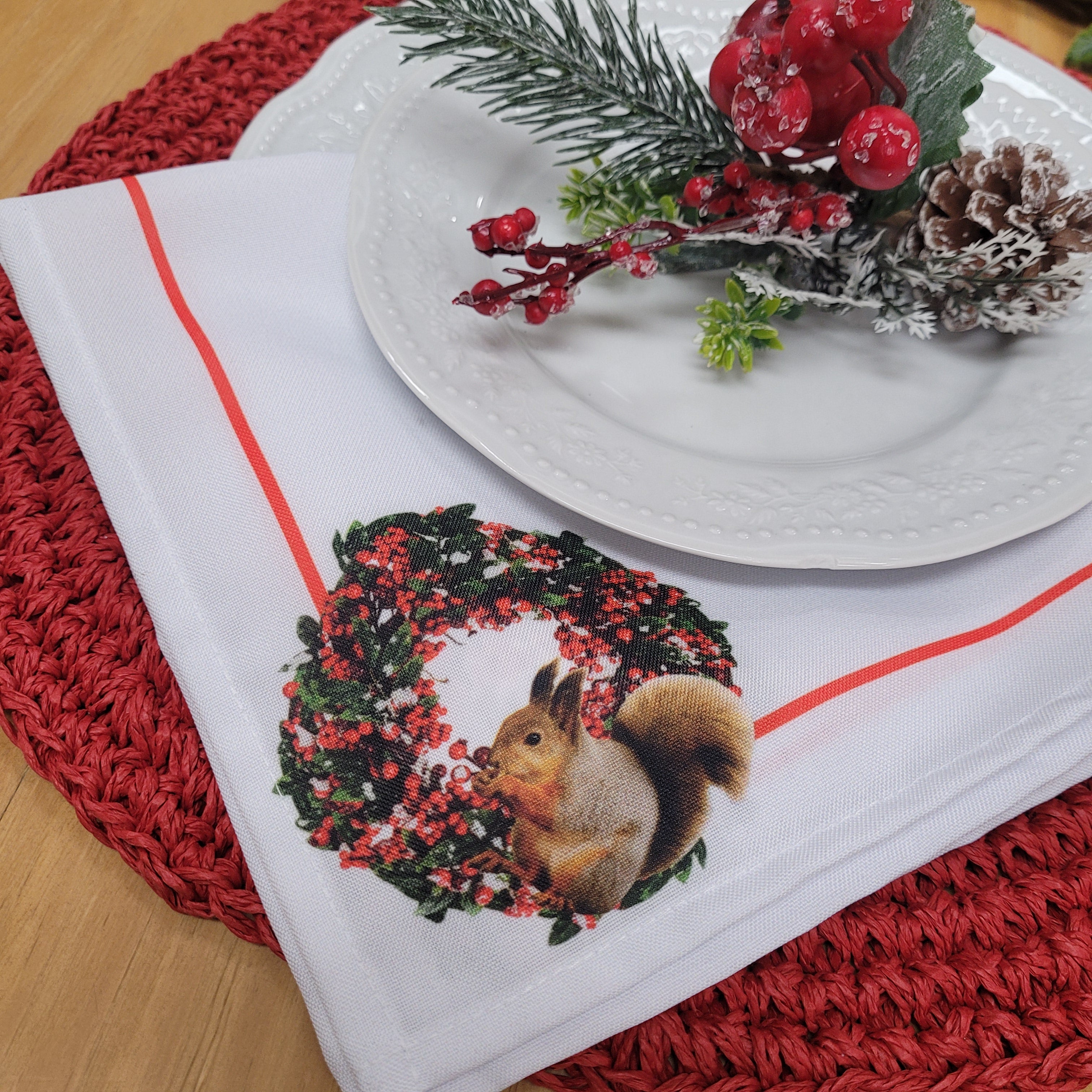 Charlo's Cloth Napkins Set of 4 Christmas Wreath with Squirrel 16