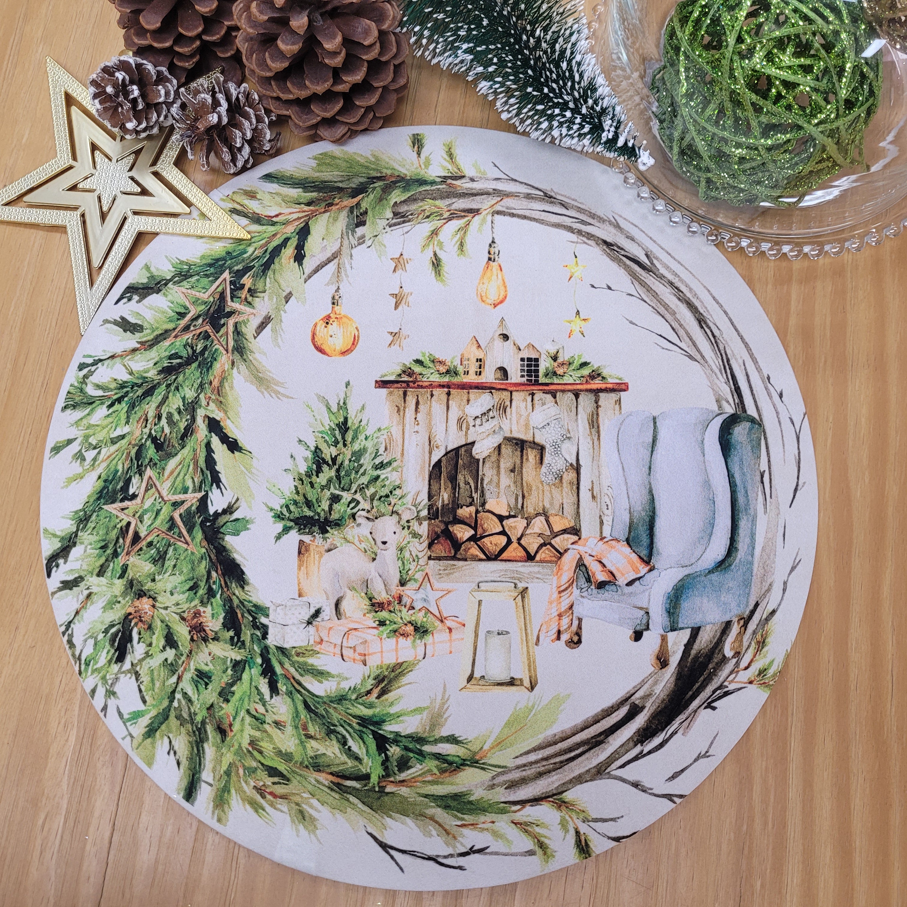 Set of 4 Round Placemats Covers Wreath Fireplace Christmas Cloth 14