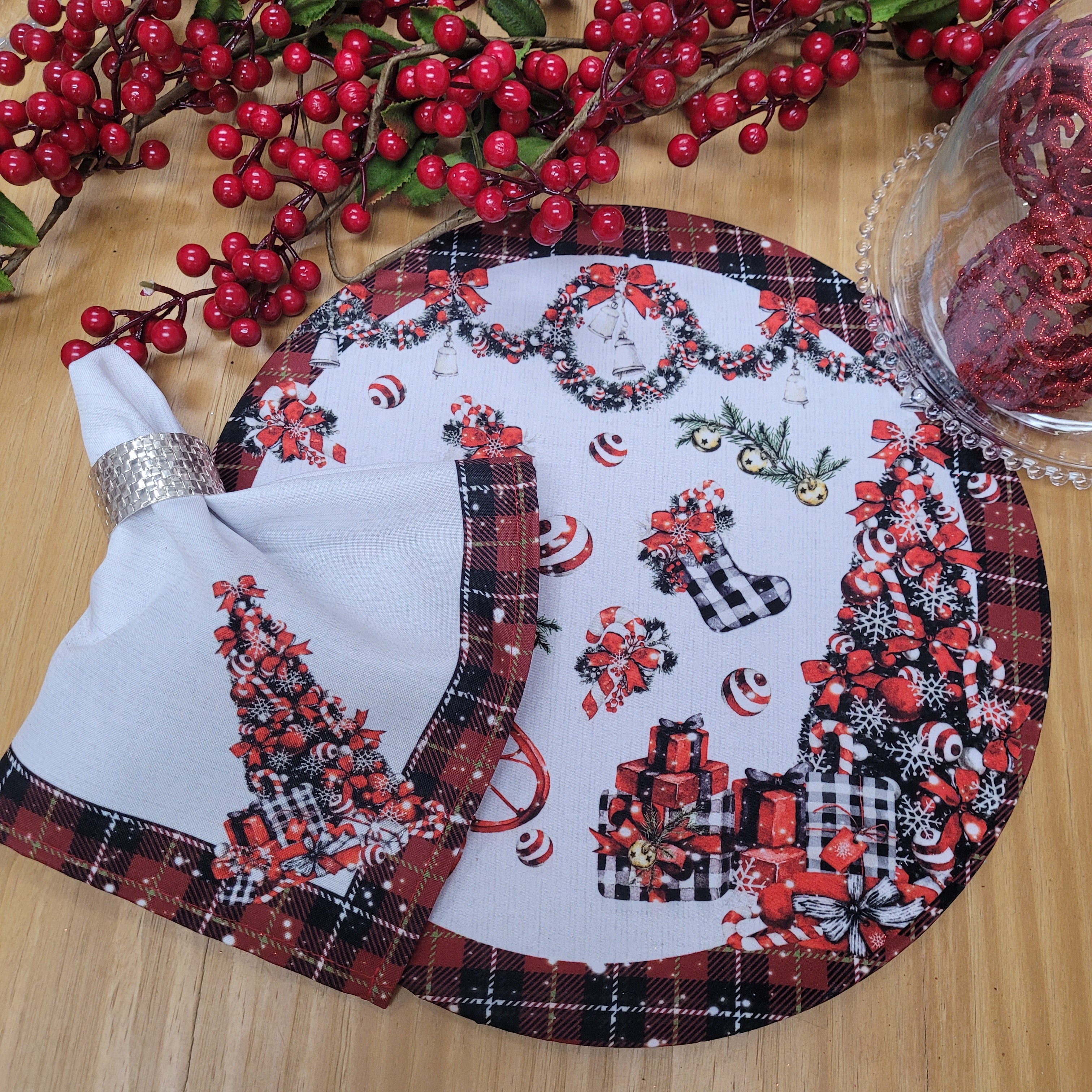 Charlo's Cloth Napkins Set of 4 Sleigh Santa Claus 16
