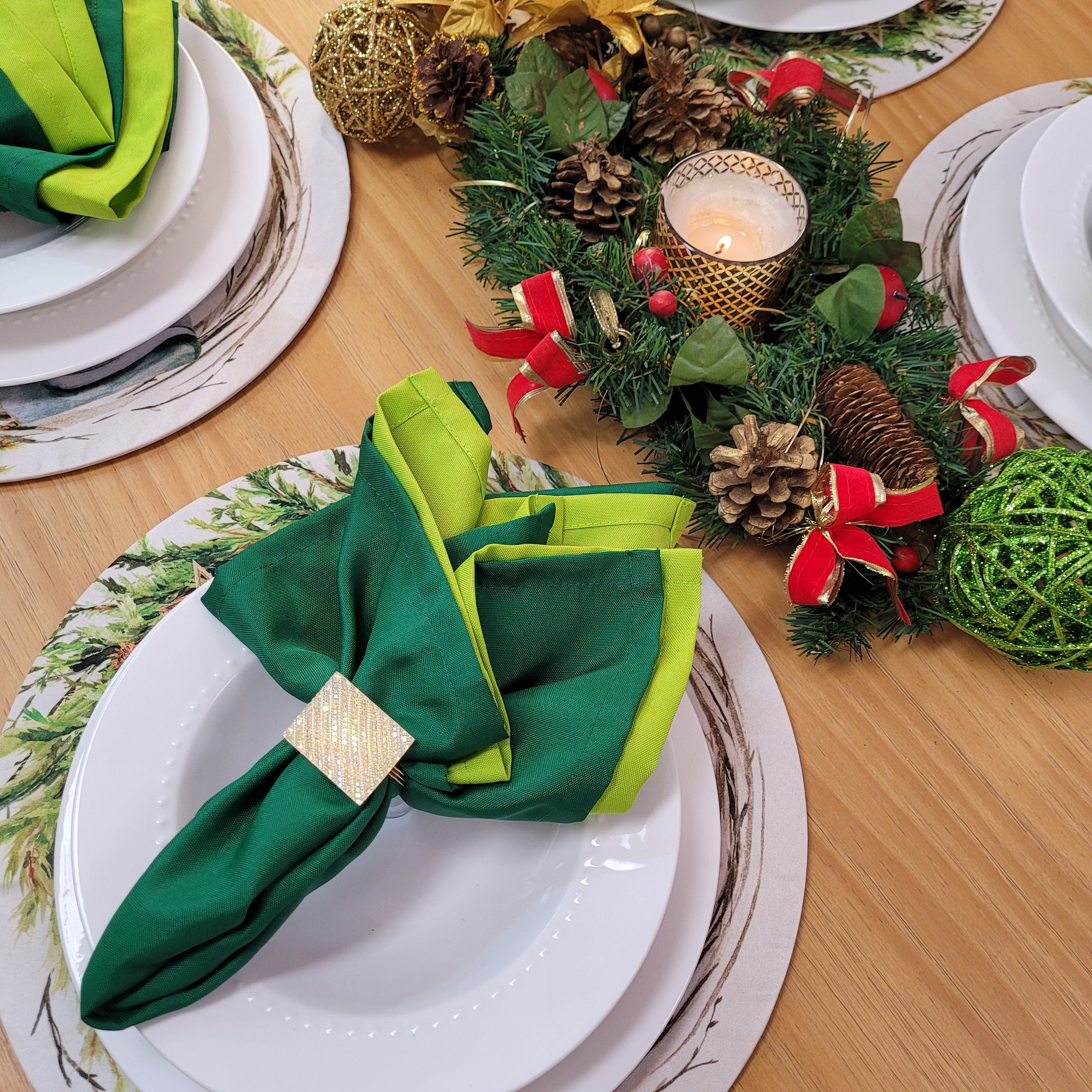 Set of 4 Round Placemats Covers Wreath Fireplace Christmas Cloth 14
