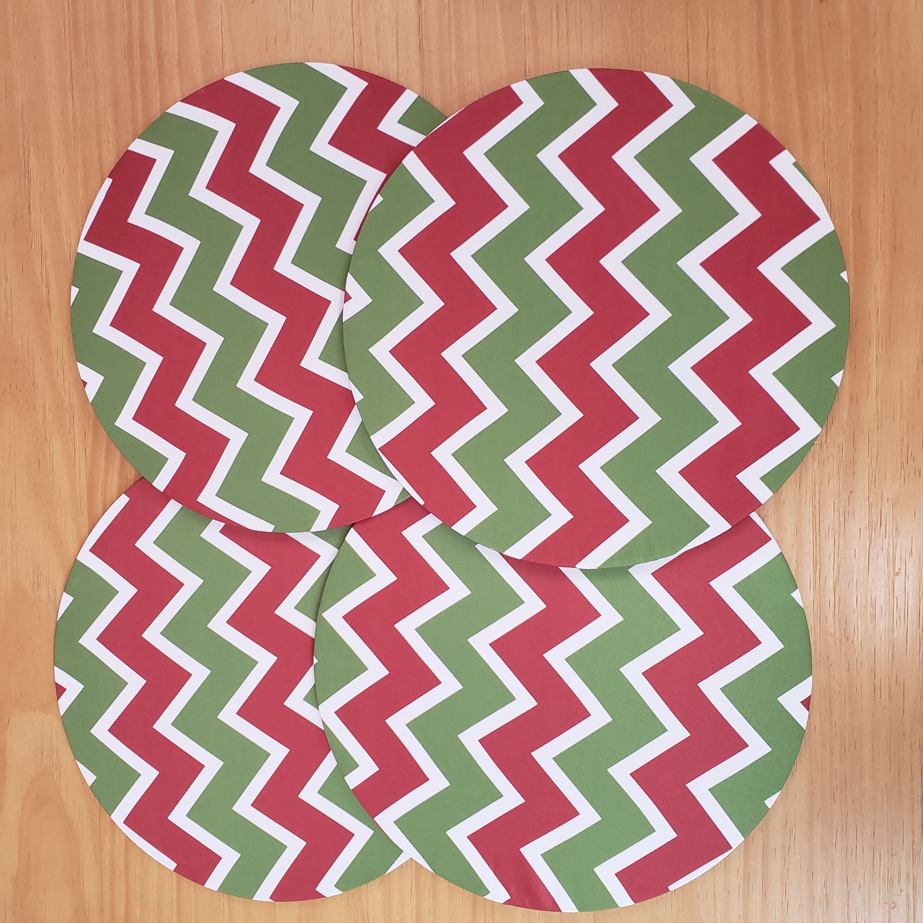 Set of 4 Round Placemats Covers Christmas Chevron Green Red Cloth 14