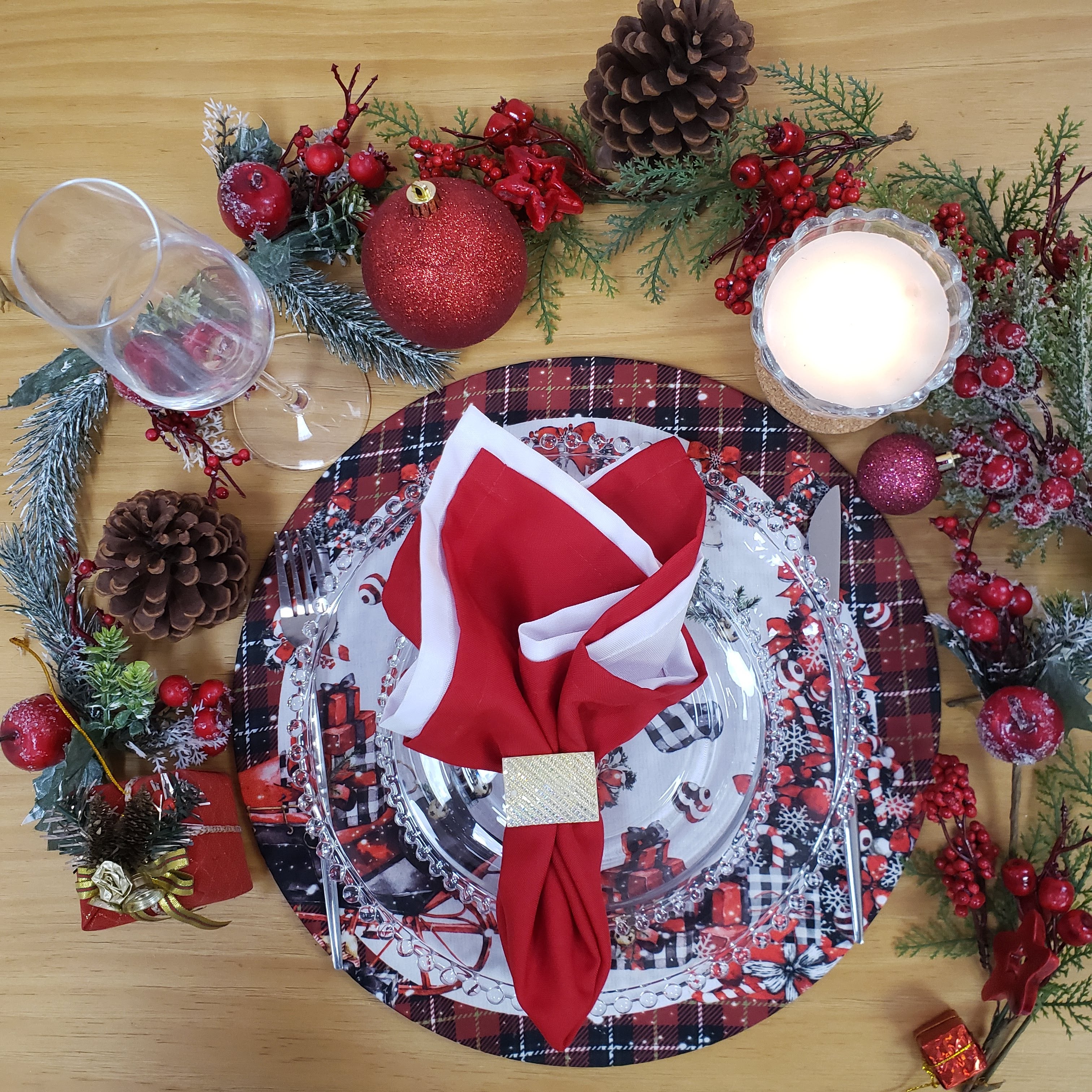 Set of 4 Round Placemats Covers  Gift Baskets Christmas Cloth 14