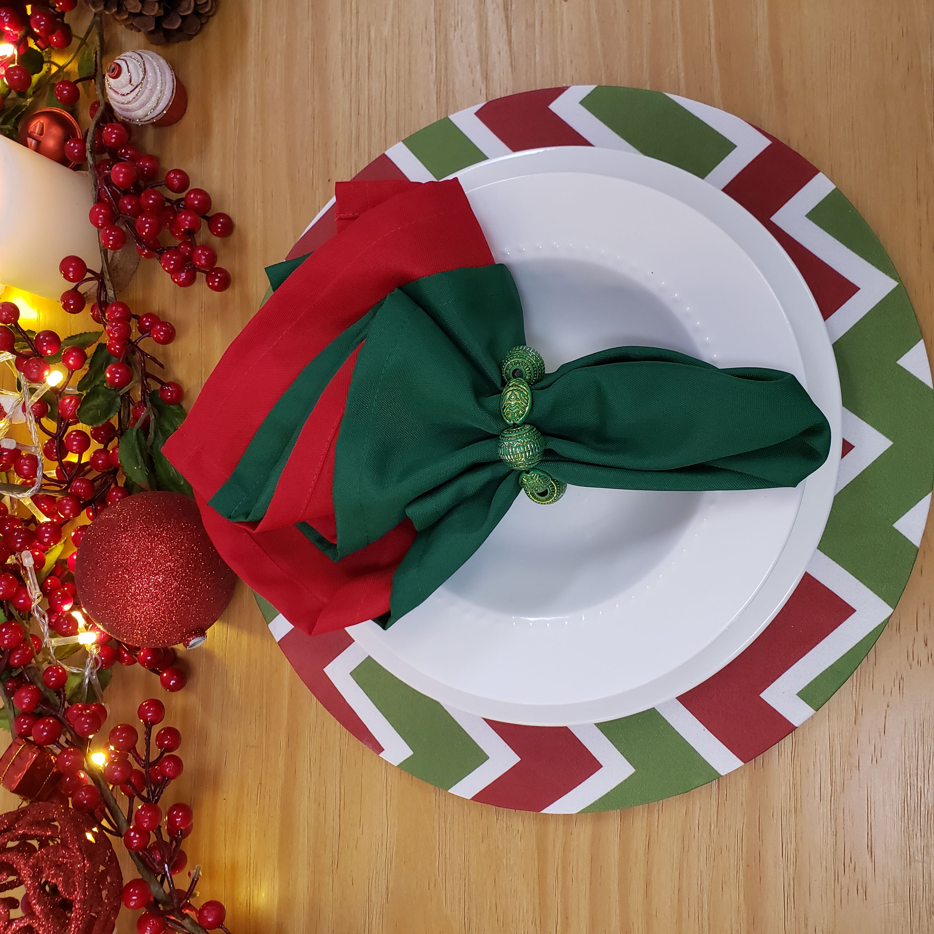 Set of 4 Round Placemats Covers Christmas Chevron Green Red Cloth 14