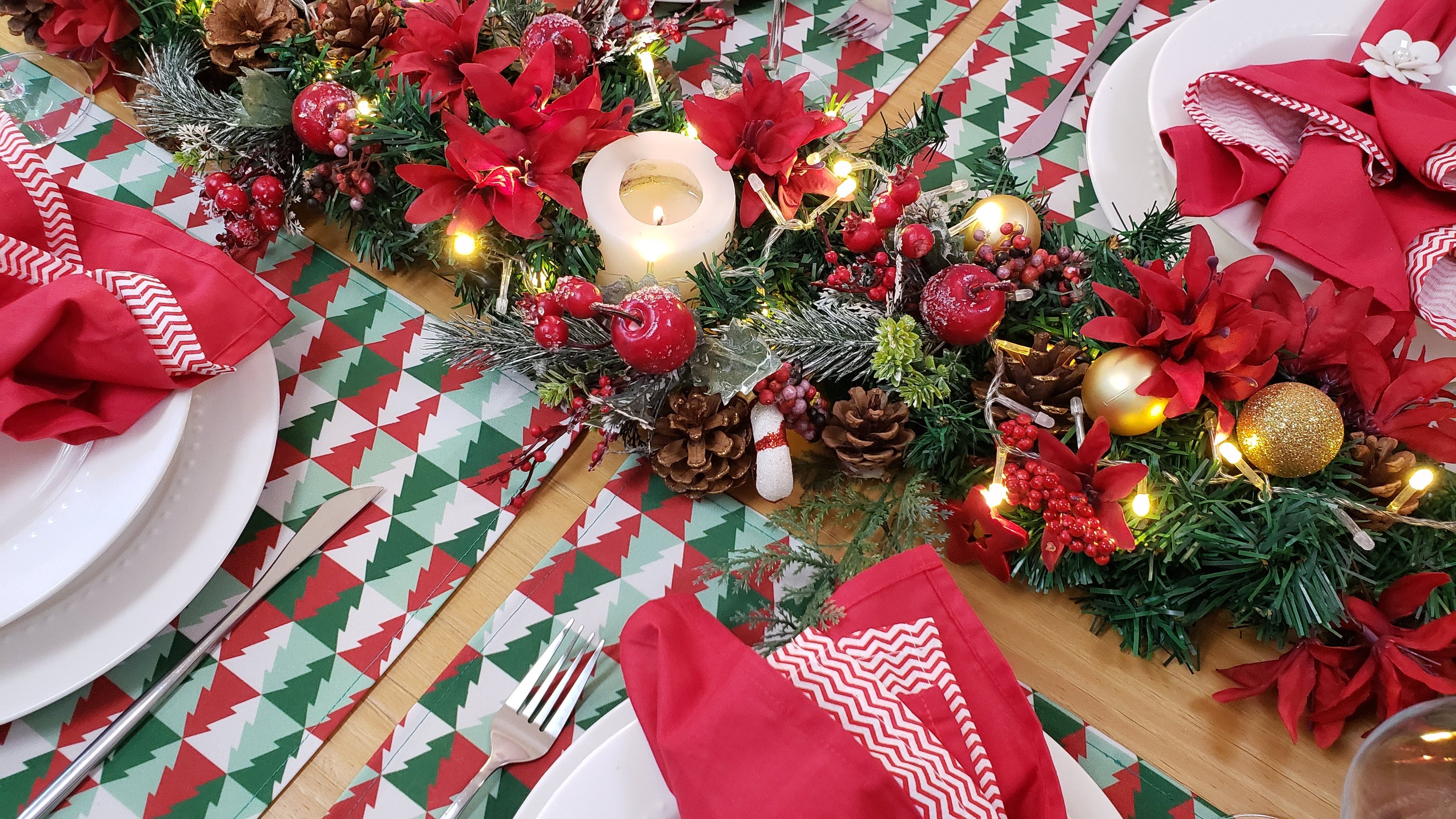 Set of 4 Placemats Christmas Tree Tile Cloth Waterproof 17