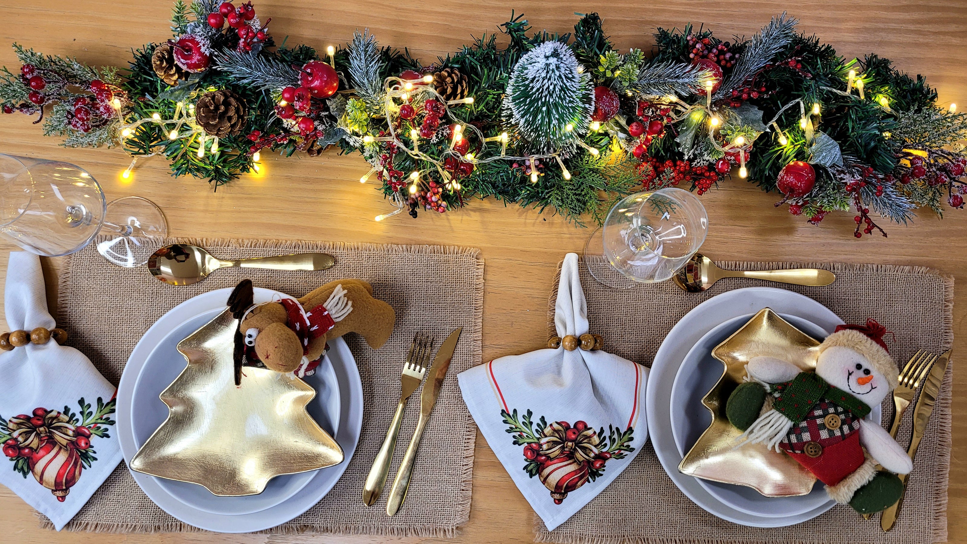 Charlo's Cloth Napkins Set of 4 Christmas Wreath 16