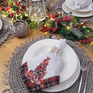 Charlo's Cloth Napkins Set of 4 Sleigh Santa Claus 16