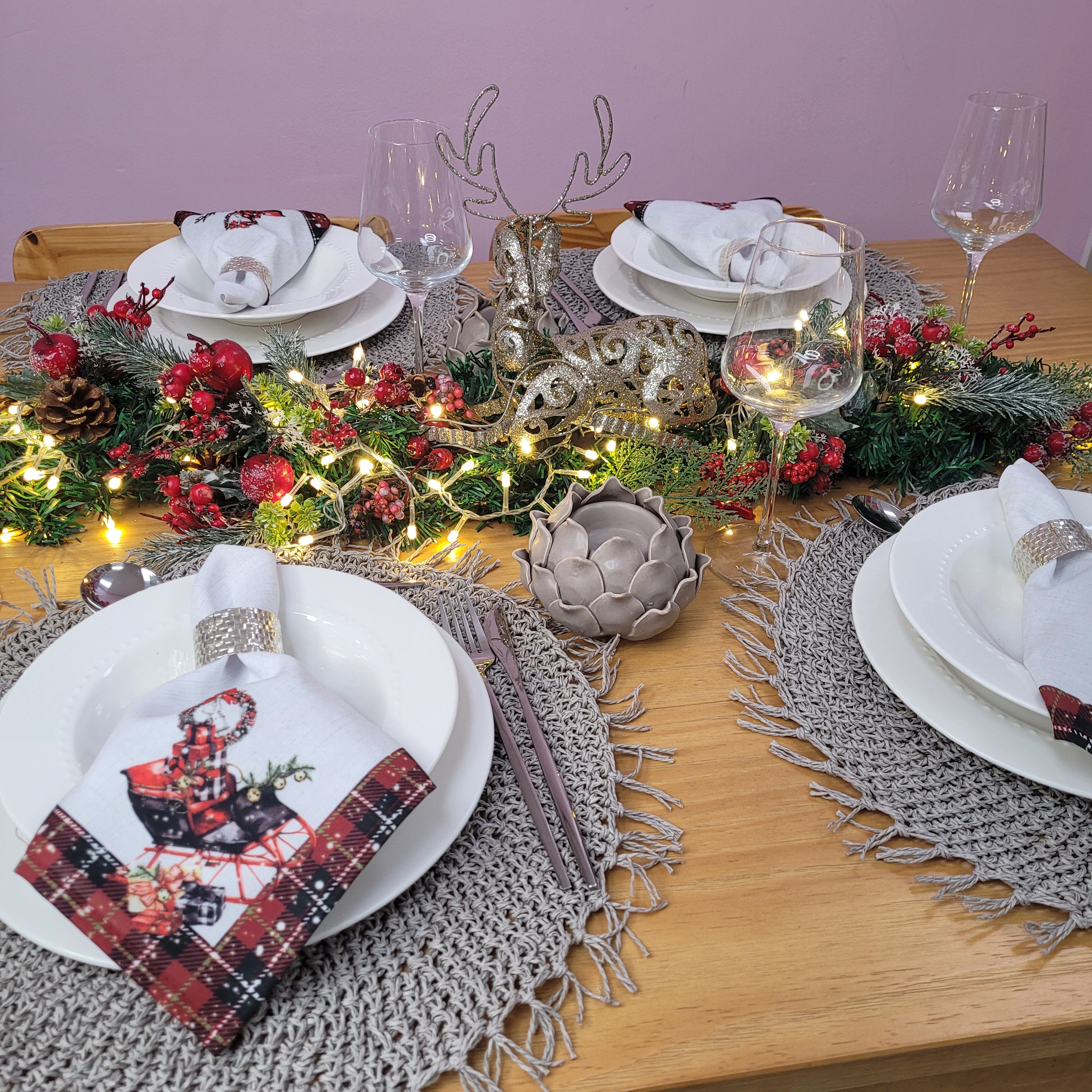 Charlo's Cloth Napkins Set of 4 Sleigh Santa Claus 16