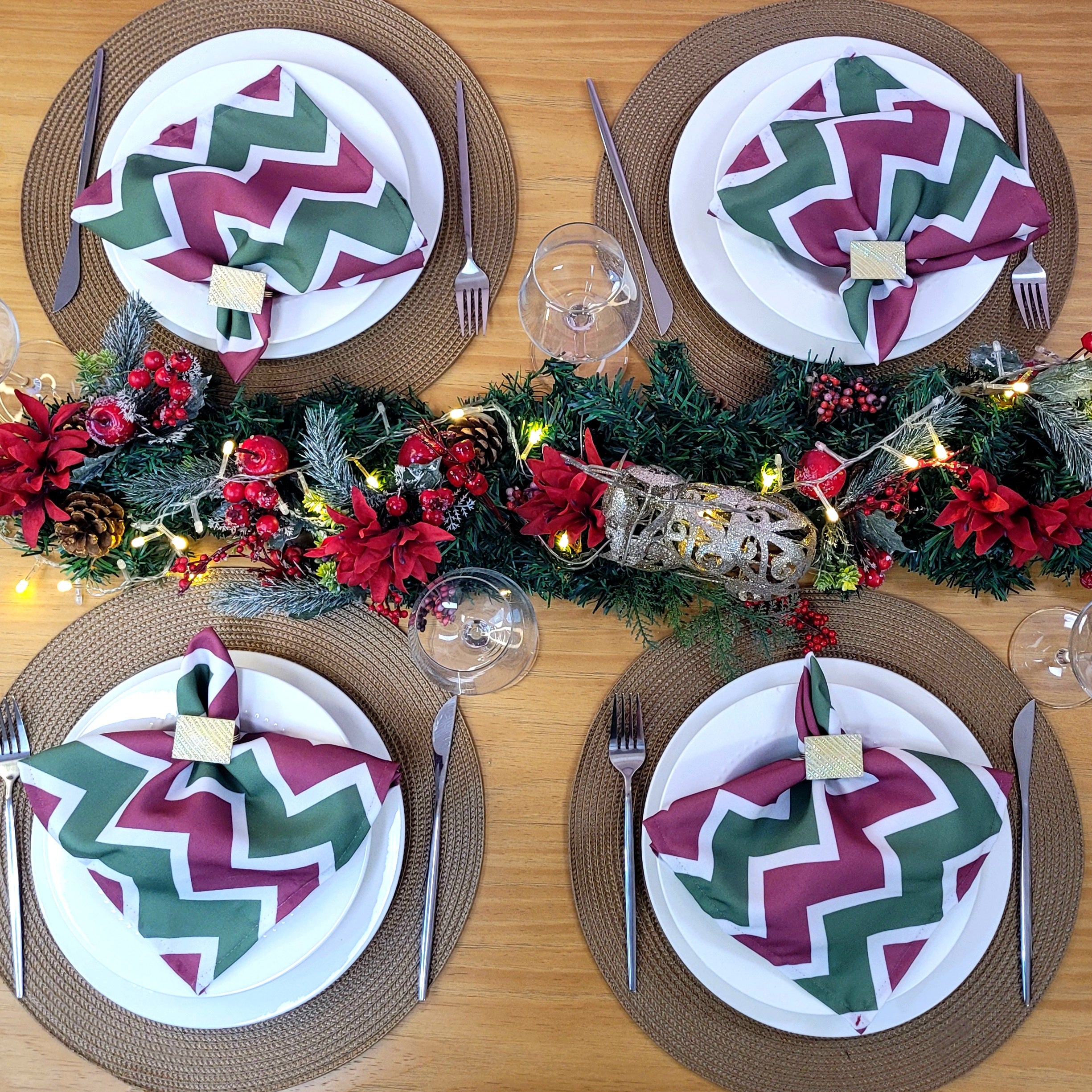 Charlo's Christmas Cloth Napkins Set of 4 Chevron Red Green 16