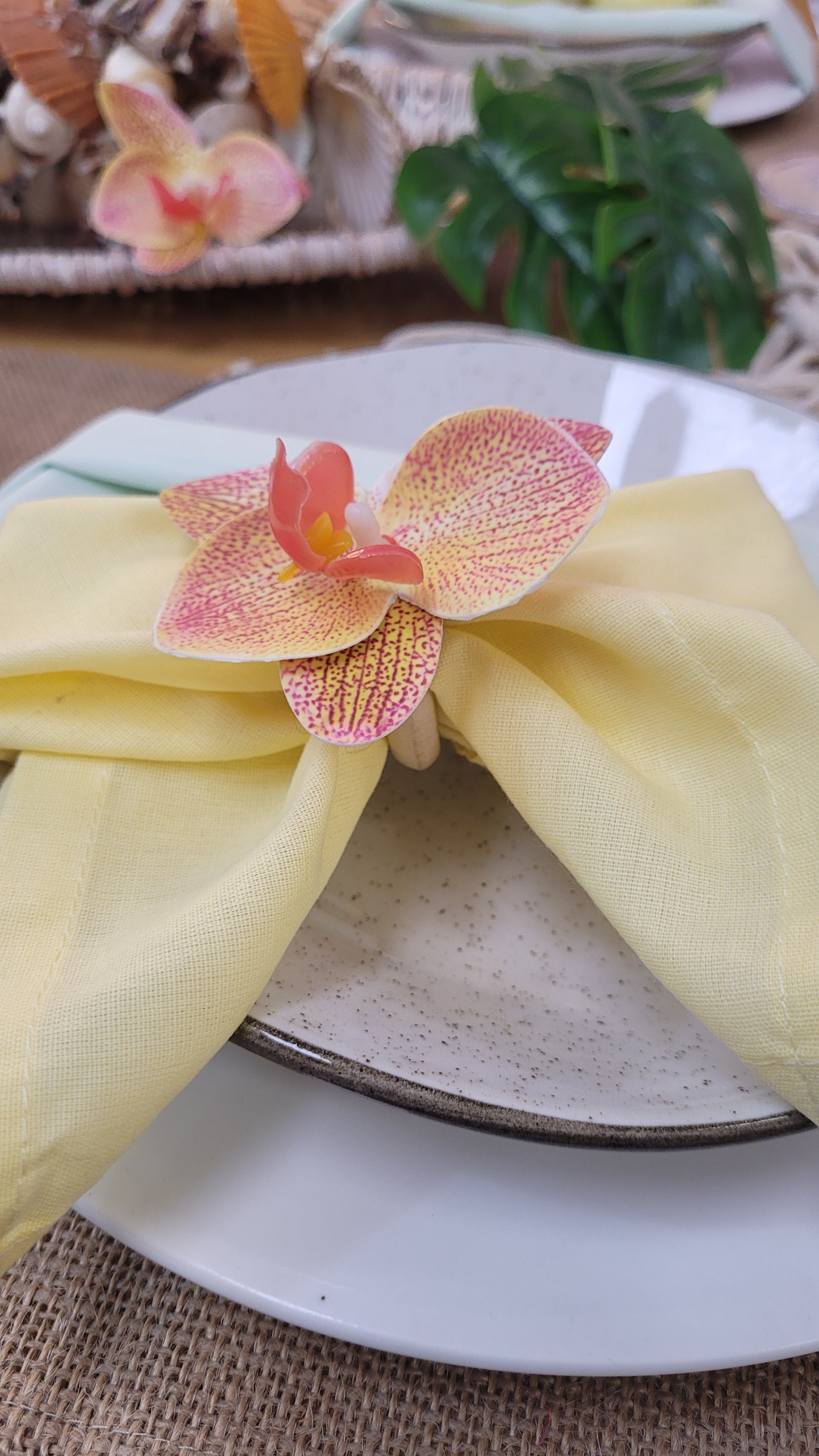 Charlo's Set of 4 Yellow 100% Cotton Solid Cloth Napkins 15