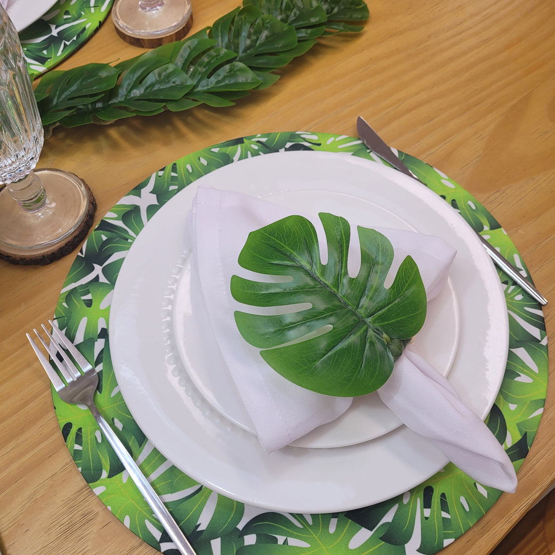 Maison Charlô | Wholesale Set 30 or 60 Green Monstera Leaf Napkin Rings Ecofriendly Pack