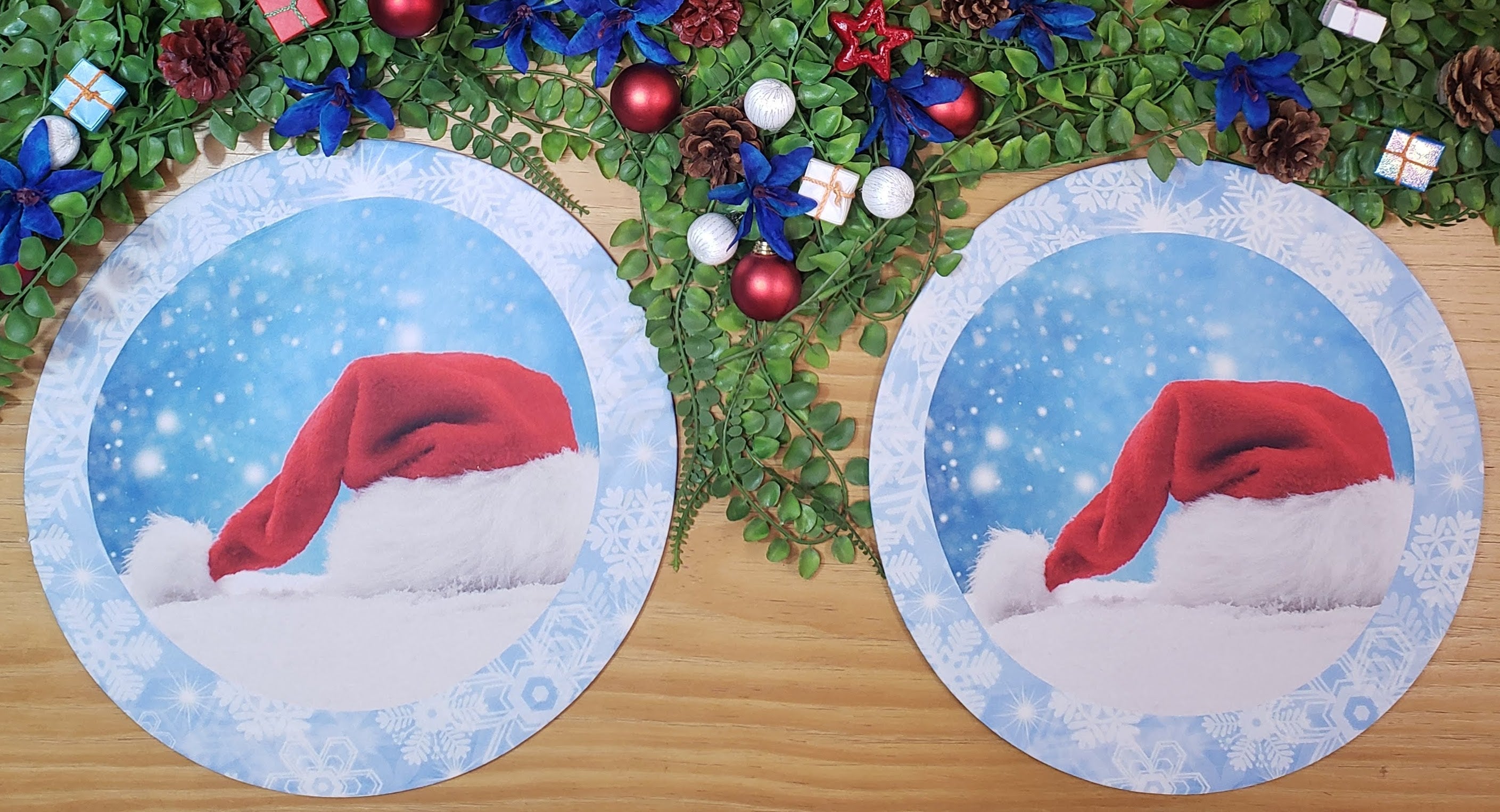 Set of 4 Round Placemats Covers Christmas Santa Cap Cloth 14