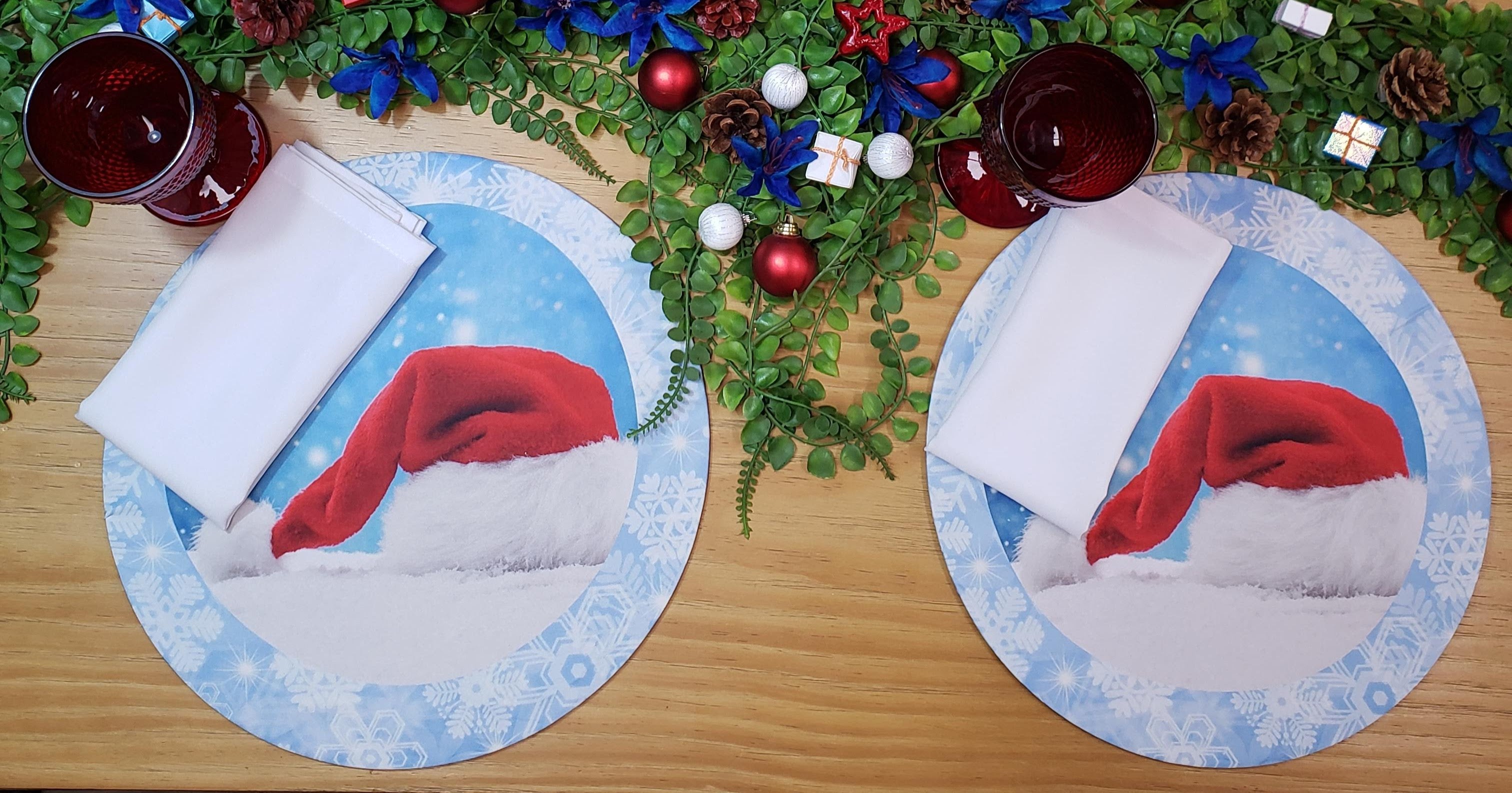 Set of 4 Round Placemats Covers Christmas Santa Cap Cloth 14