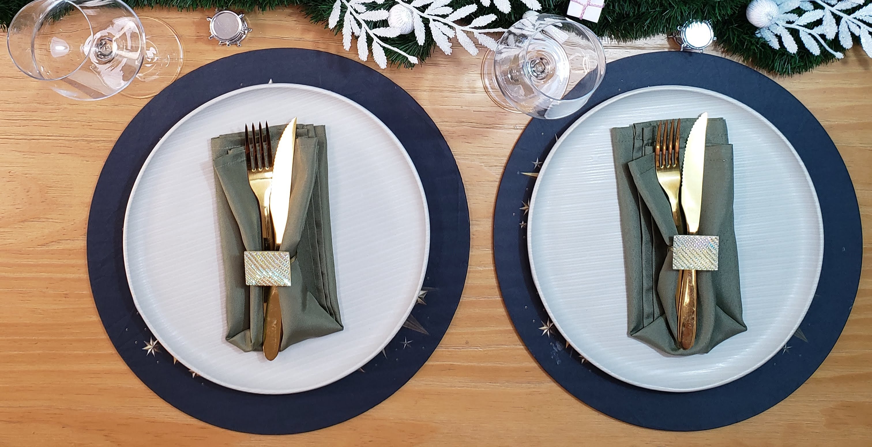 Set of 4 Round Placemats Covers Merry Christmas Cloth 14