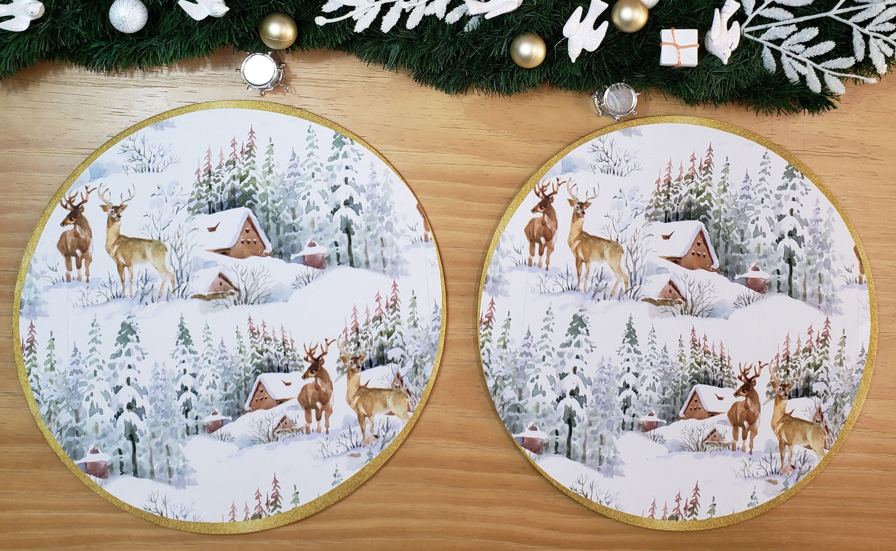 Set of 4 Round Placemats Covers Christmas Reindeer Cloth 14