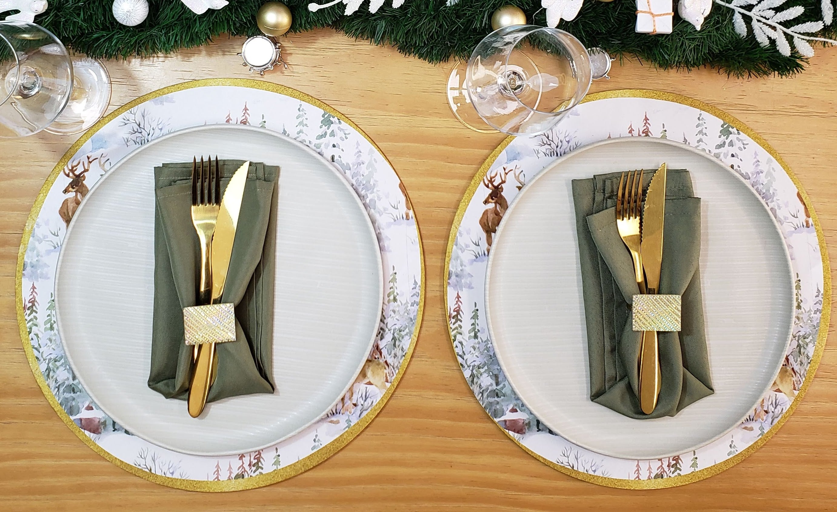 Set of 4 Round Placemats Covers Christmas Reindeer Cloth 14