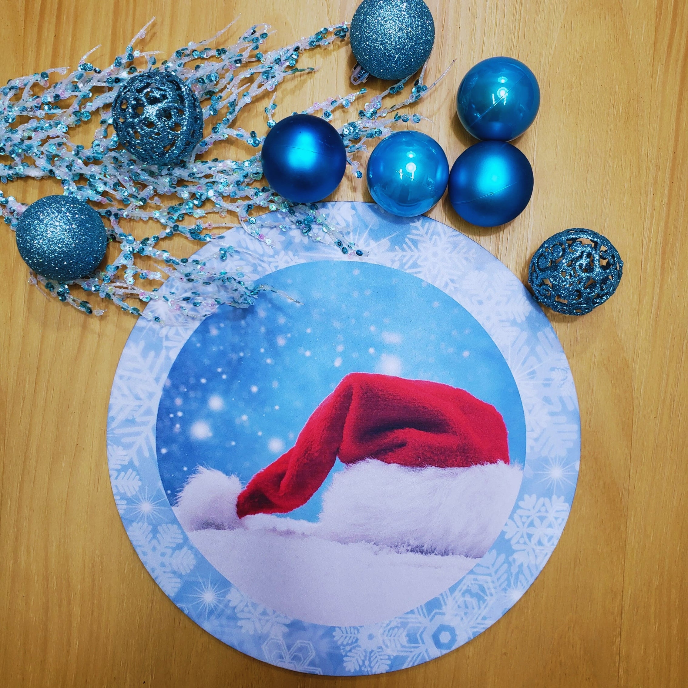 Set of 4 Round Placemats Covers Christmas Santa Cap Cloth 14