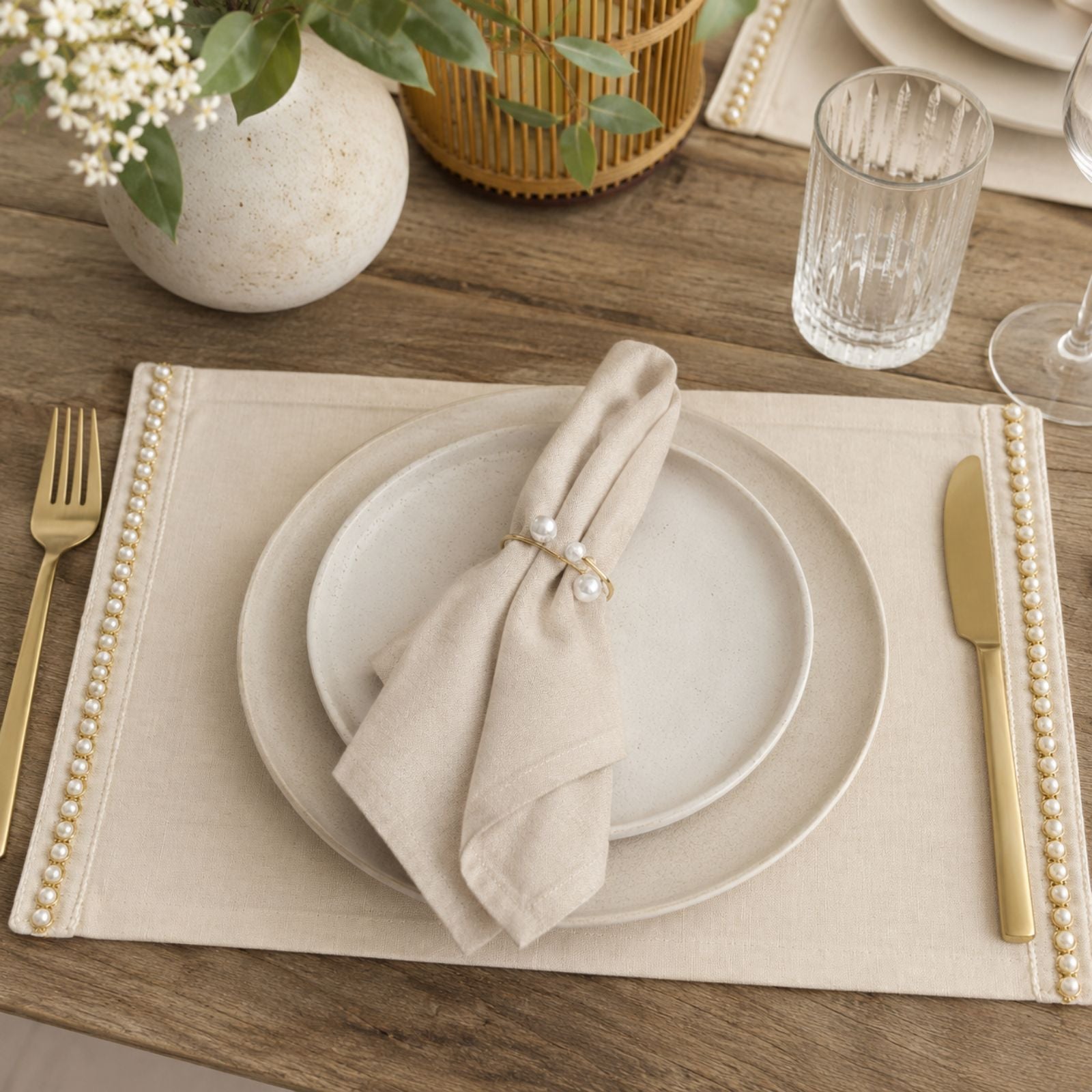 Charlo's Set of 4 Rectangular Placemats Delicate Pearls 18