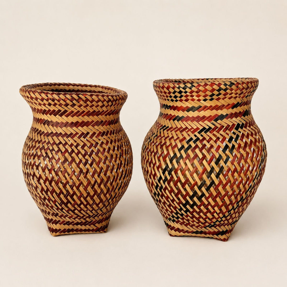 Brazilian Indigenous Art | Urutu Baniwa Jar – Terracotta & Black 6.30 x 6.30 x 9.06 in