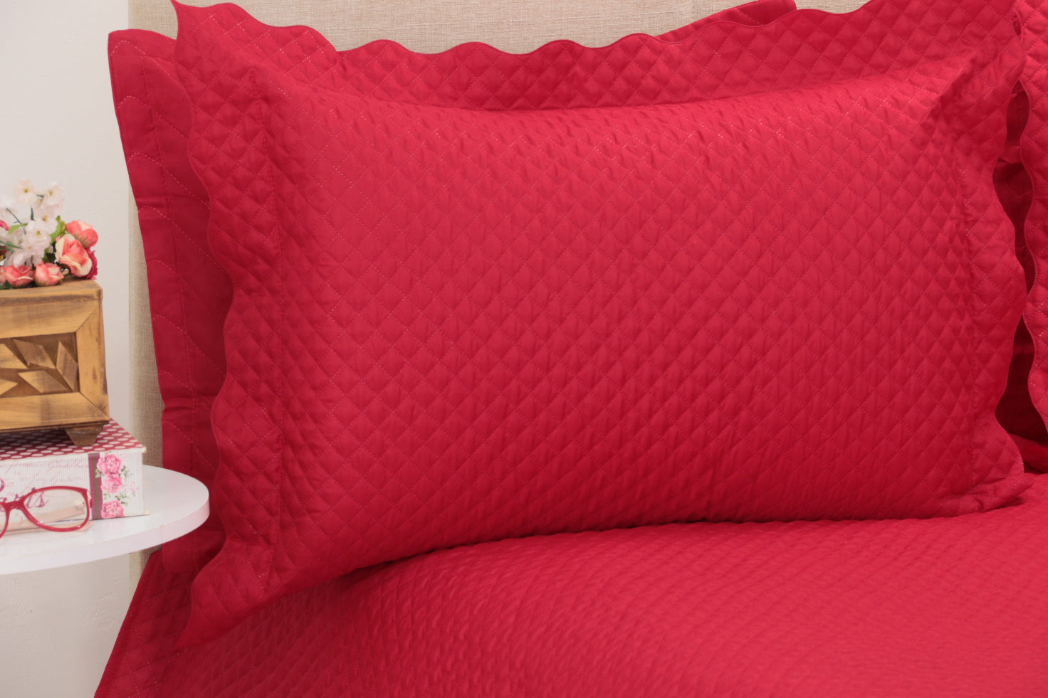 Queen Quilted Bedspread Set 3 Pieces Red 98.4 x 94.5 in – Soft Microfiber Lightweight Bedding