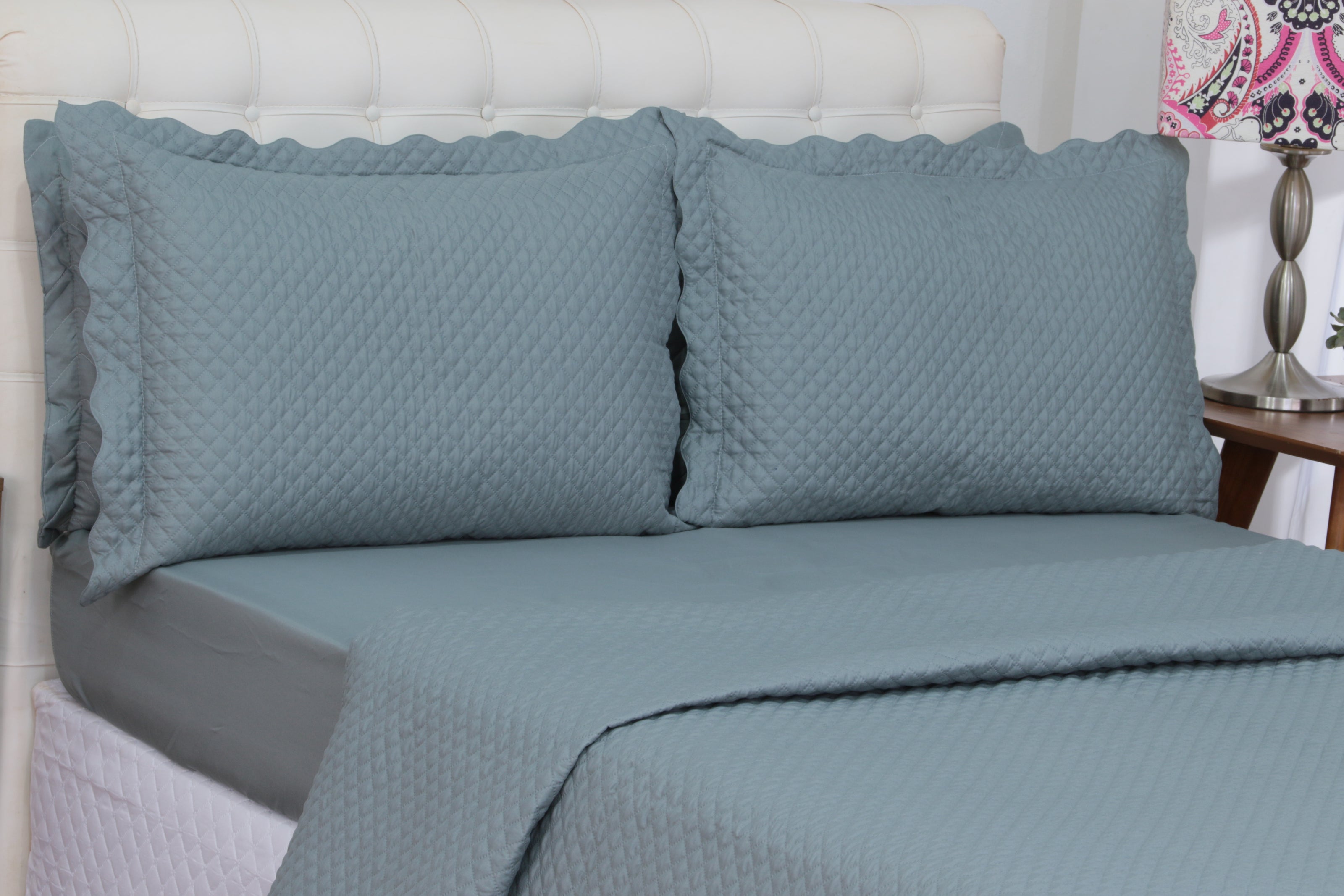 Queen Quilted Bedspread Set 3 Pieces Gray 98.4 x 94.5 in – Soft Microfiber Lightweight Bedding