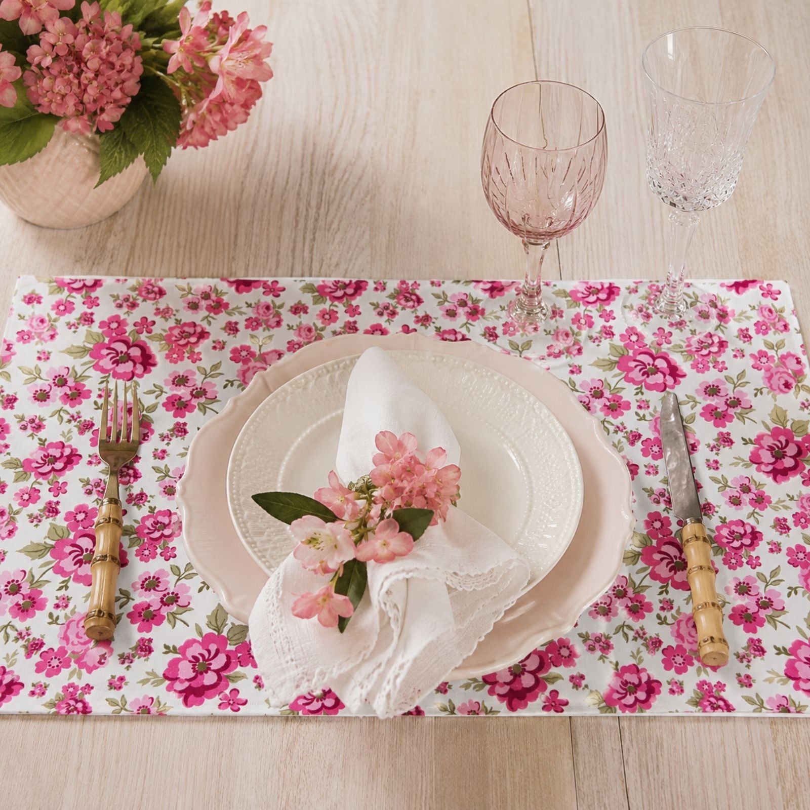 Charlo's Set of 4 Rectangular Placemats Floral Cupid 18