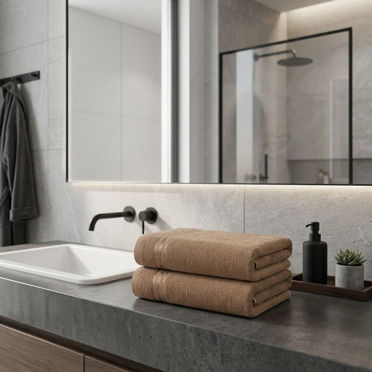 Set of 2 Cotton Bath Towels 49.2 x 25.6 in – 260 GSM Lightweight Soft Everyday Towels