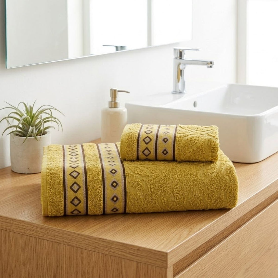 Bloom Cotton Bath Towel 59.1 x 29.5 in – 350 GSM Jacquard Soft Absorbent Towel