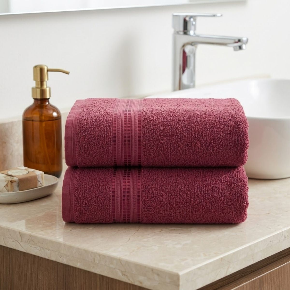 Set of 2 Cotton Bath Towels 49.2 x 25.6 in – 260 GSM Lightweight Soft Everyday Towels