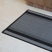 Passadeira Sisal Lancer 1,00x0,66m com base antiderrapante. Resistente, elegante e ideal para corredores, cozinhas e áreas internas.