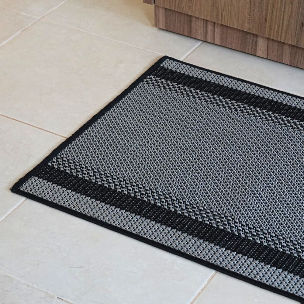 Passadeira Sisal Lancer 1,00x0,66m com base antiderrapante. Resistente, elegante e ideal para corredores, cozinhas e áreas internas.